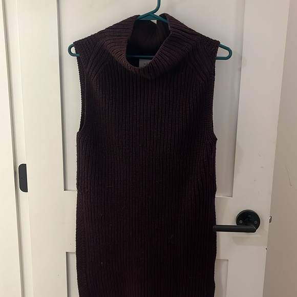 Deep eggplant knitted tunic sweater with small side slits - Picture 2 of 4